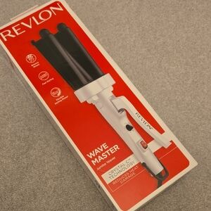 Revlon Jumbo Waver in Black and White